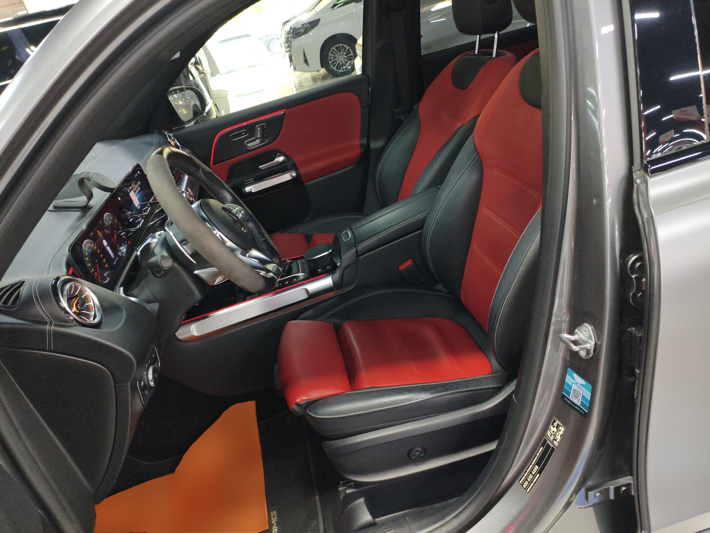 Переднее сиденье в автомобиле