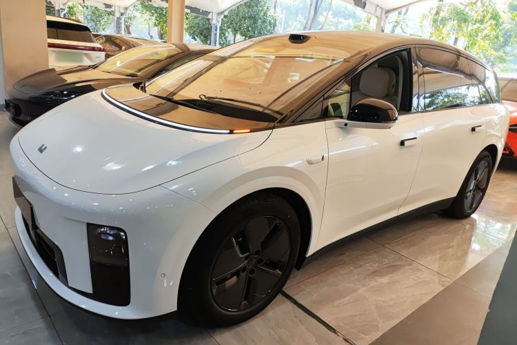 Used Li Auto i8 2025 Model Standard Version Left Side