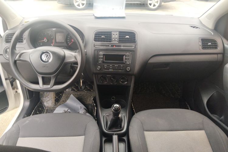 Used Volkswagen Polo 2016 1.4L Manual Fashion Model Center Console