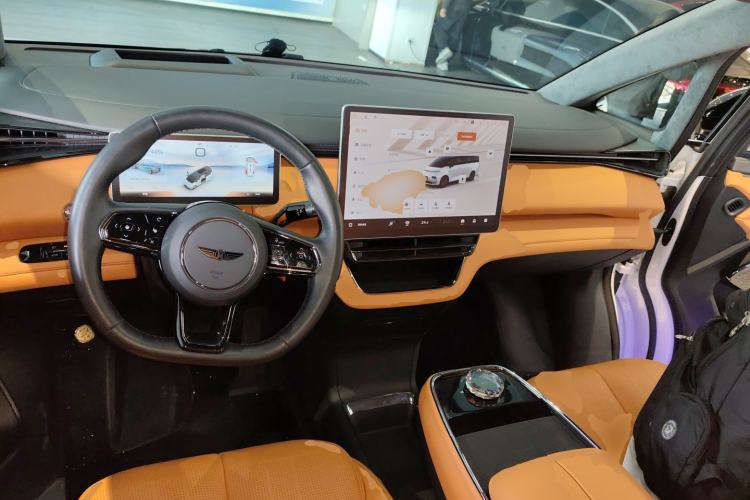 Used Geely Galaxy LEVC L380 2024 140-Degree 8-Seater Four-Wheel Drive Max