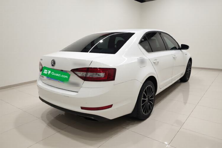 Used Skoda Octavia 2018 TSI230 DSG Luxury Edition Rear Right 45 Deg