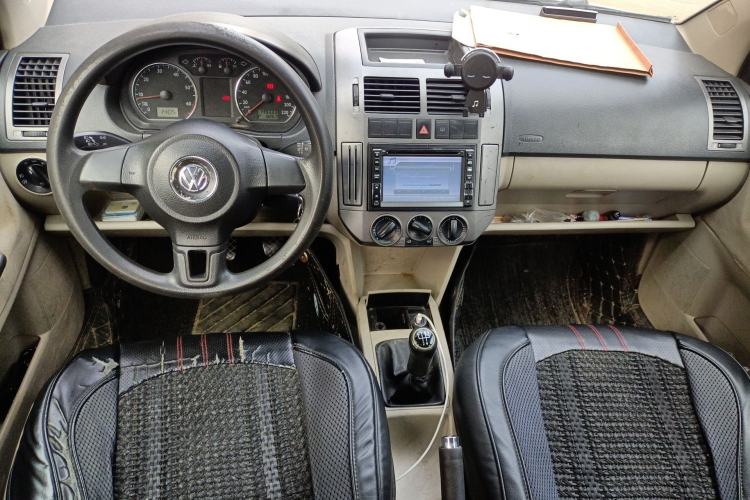 Used Volkswagen Polo 2011 Jingqu 1.4L Manual Shishang Edition Center Console