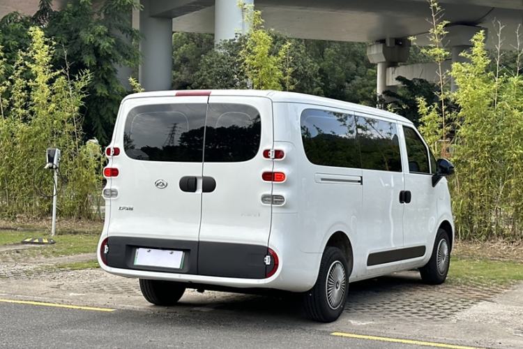 Used SAIC MAXUS Dana V1 2024 V1 Short Wheelbase Low-Roof Multi-Function Version (51 kWh)
