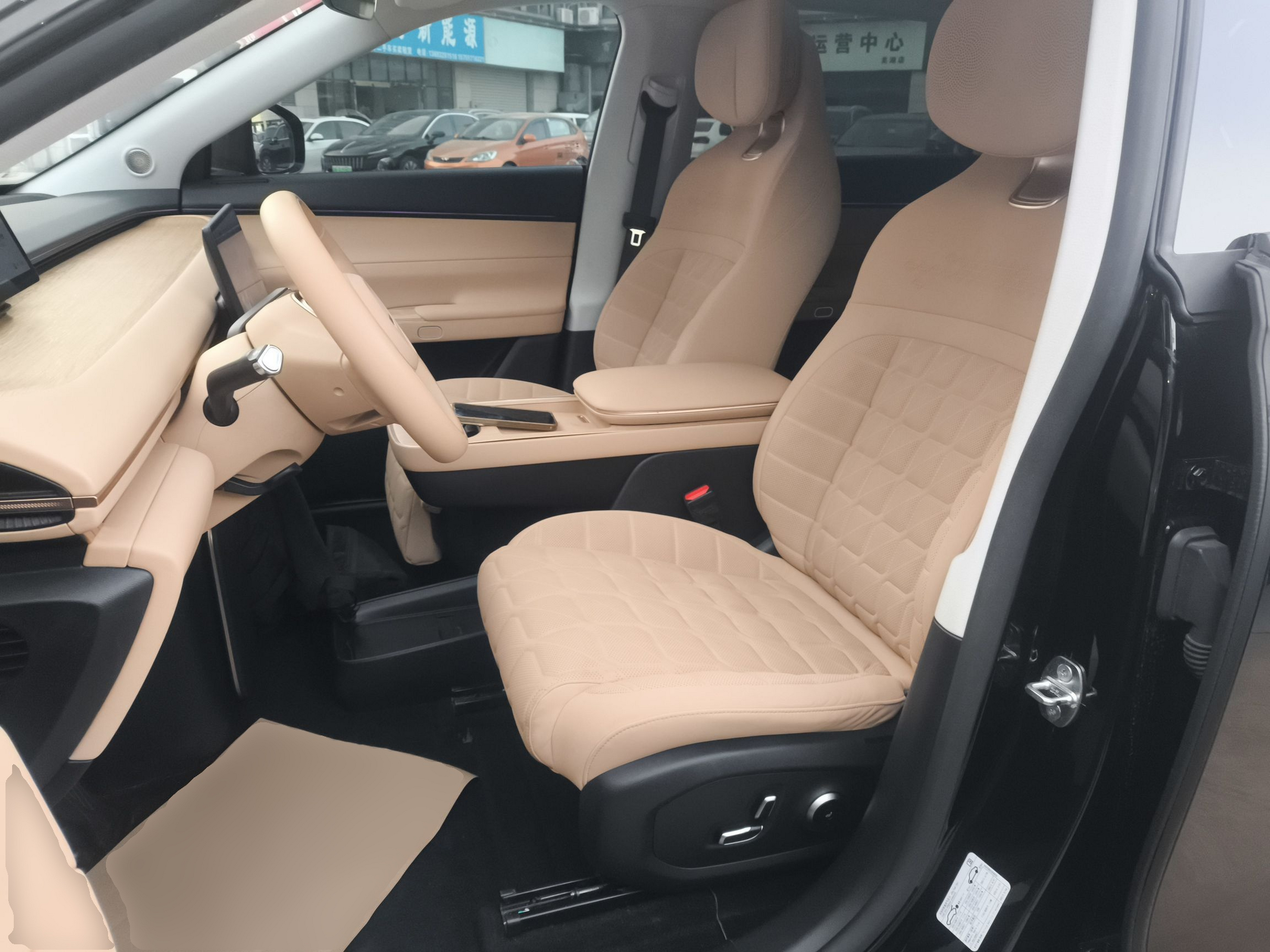 Переднее сиденье в автомобиле