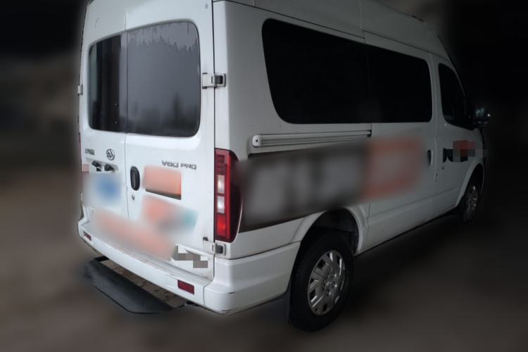 Used SAIC MAXUS Xintu V80 2023 2.0T Manual Classic Aoyuntong Short Wheelbase Mid-Roof 5/6-Seater