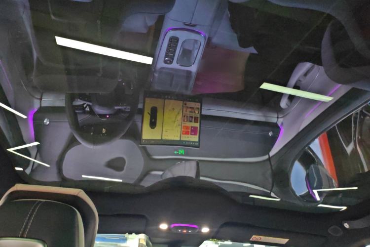 Used Xiaomi Auto SU7 2024 Four-Wheel Drive Ultra-Long Range Advanced Intelligent Driving Max Edition
