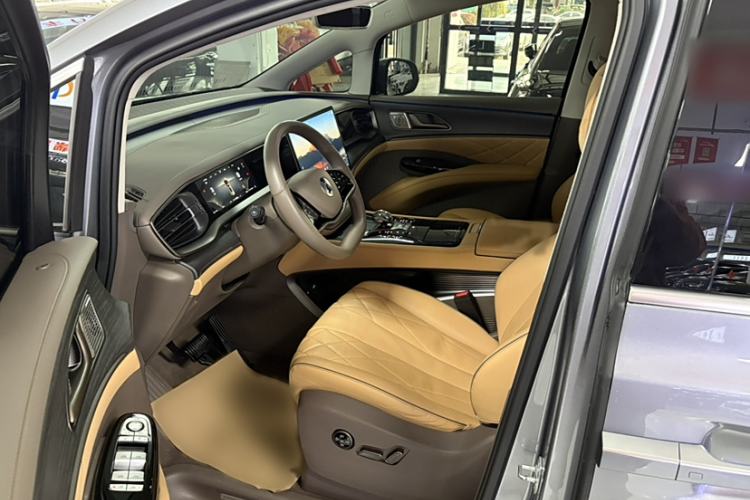 Used Denza D9 2022 DM-i 970 Four-Wheel Drive Flagship Model
