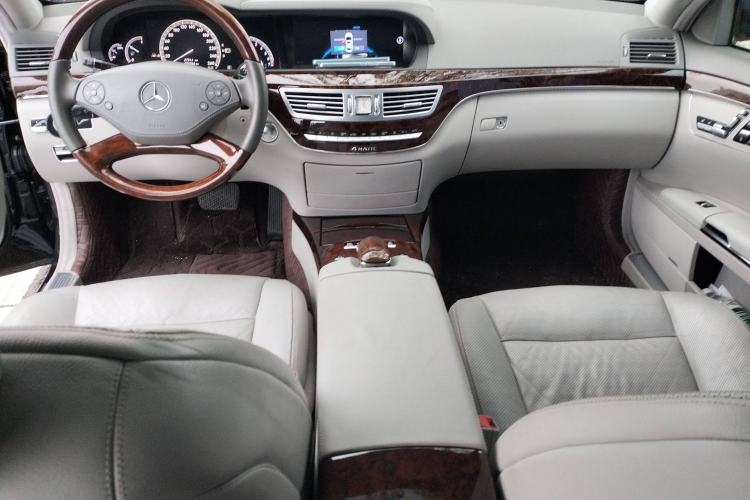 Used Mercedes-Benz S-Class 2011 S 350 L CGI 4MATIC Center Console