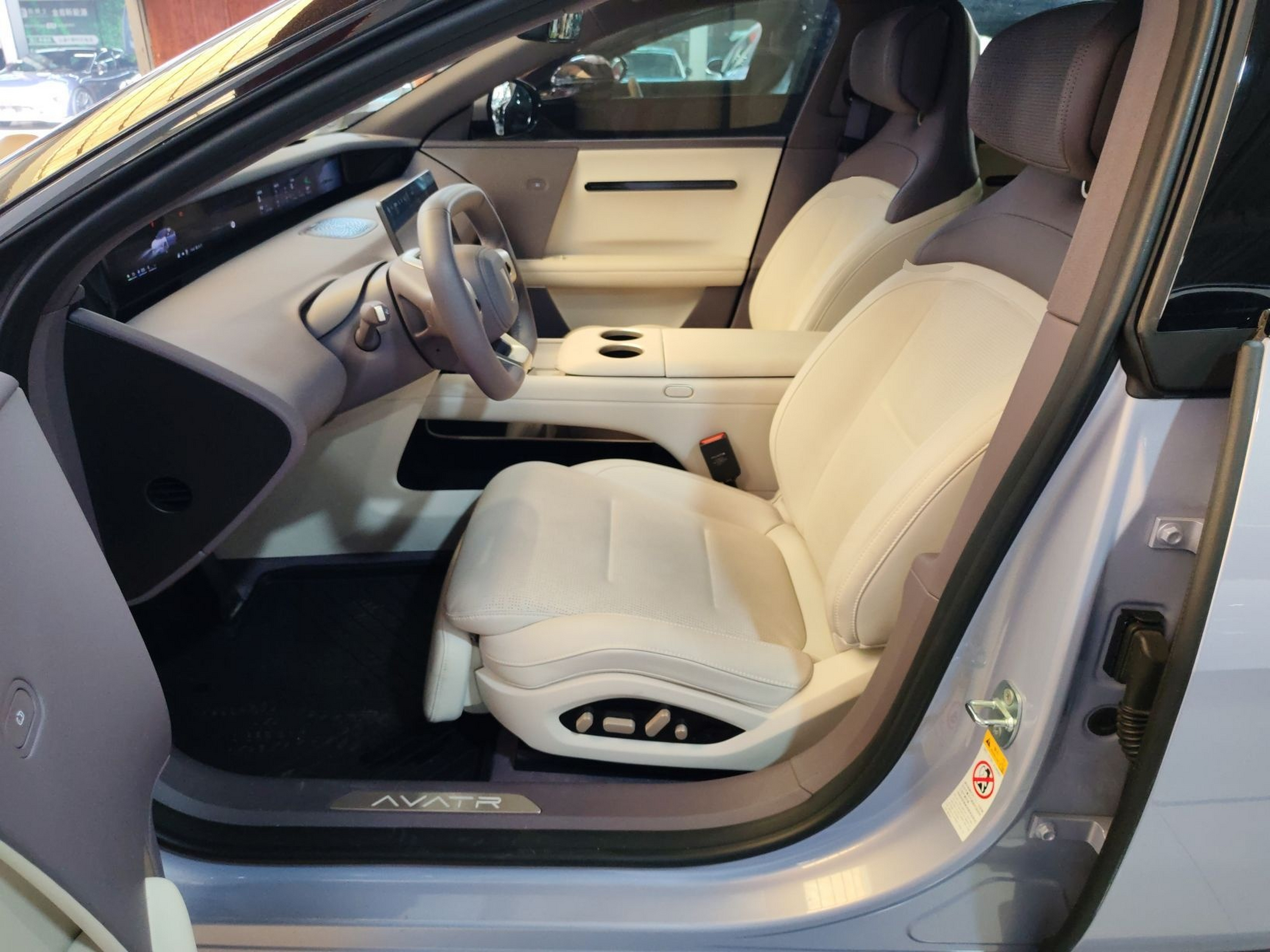 Переднее сиденье в автомобиле