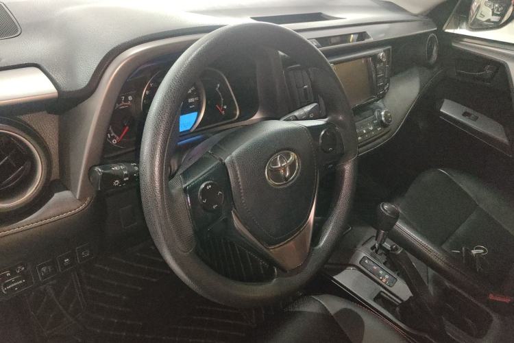 Used Toyota RAV4 2016 2.0L CVT Two-Wheel Drive Comfort Edition China V Standard

