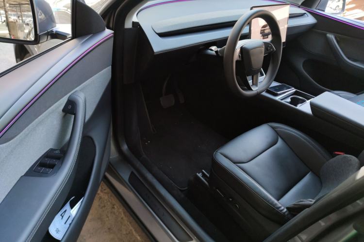 Used Tesla Model Y 2025 Rear-Wheel-Drive Version