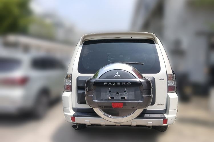 Used Mitsubishi Pajero 2016 3.0L Automatic Luxury Edition China IV