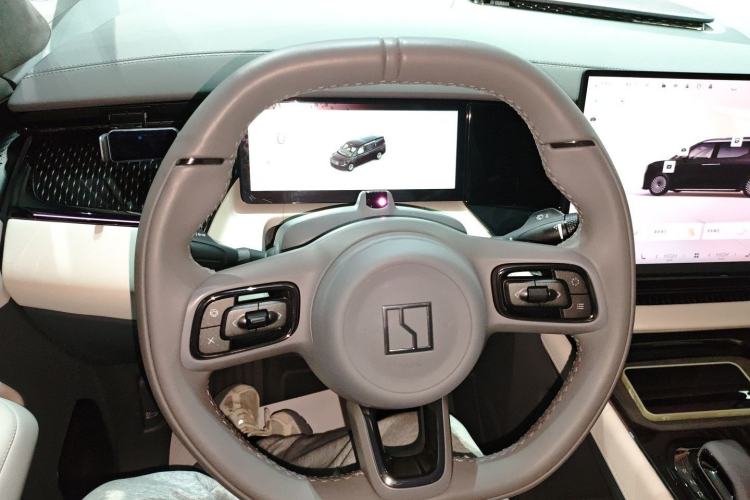 Used Zeekr 009 2024 Six-Seat Executive Version 4WD 108 kWh
