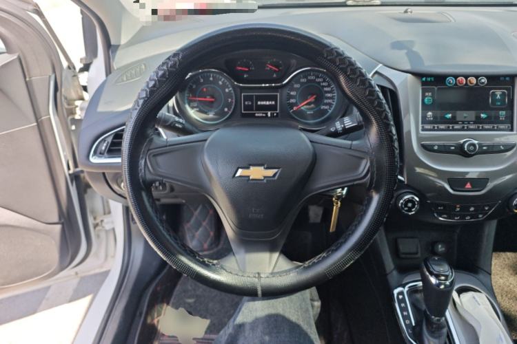 Used Chevrolet Cruze 2018 320 Automatic Pioneer Sunroof Edition Steering Wheel