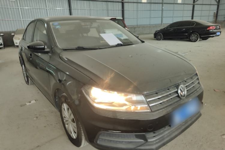 Used Volkswagen Santana 2016 1.6L Automatic Fashion Edition Front Right 45 Deg