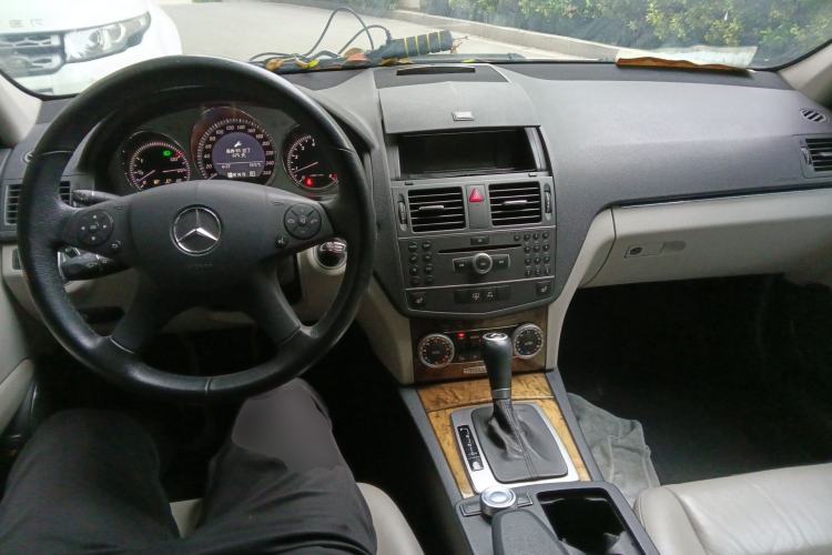 Used Mercedes-Benz C-Class 2010 C 200 CGI Fashion Model Center Console