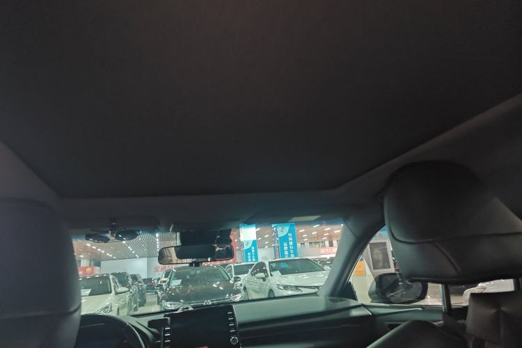 Used Toyota Avalon 2019 Dual-Engine 2.5L XLE Prestige Version China VI Standard Headliner