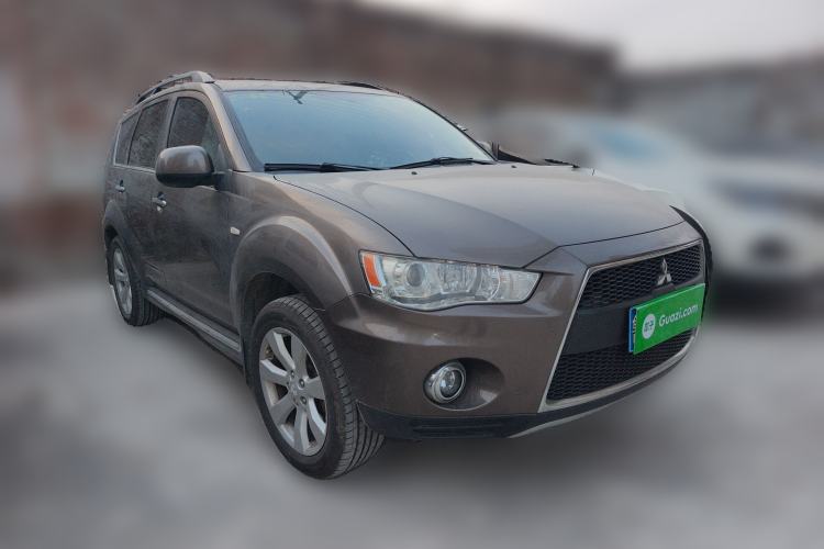 Used Mitsubishi Outlander 2012 Kicks 2.4 Fashion Navigation Edition
