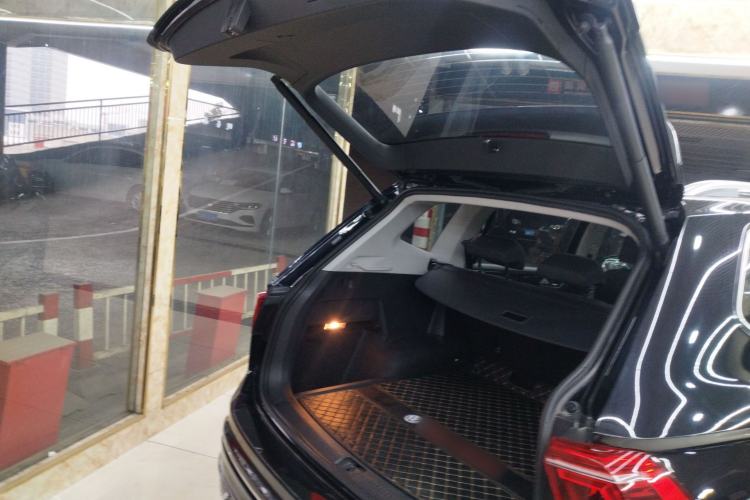 Used Volkswagen Tiguan L 2023 Restyled 330TSI Automatic Two-Wheel Drive R-Line Enhanced Comfort Version