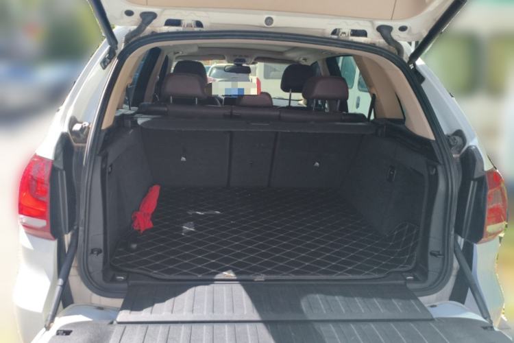 Used BMW X5 2014 xDrive35i Leading Model Trunk