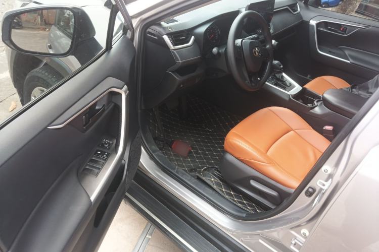 Used Toyota Wildlander 2023 2.0L CVT Two-Wheel Drive Leading Edition Driver Seat