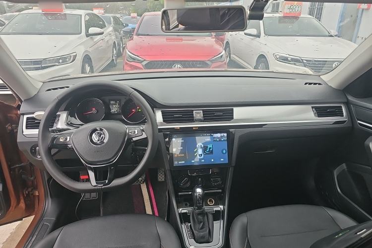 Used Volkswagen Bora 2018 1.5L Automatic Comfort Model Center Console