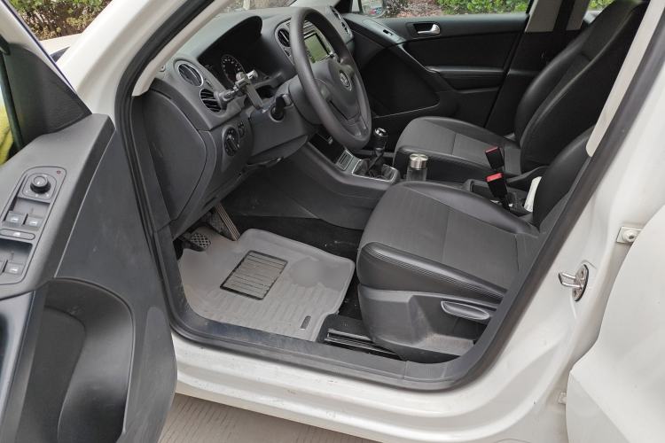 Used Volkswagen Tiguan 2013 1.8TSI Manual Two-Wheel Drive Trend Edition Driver Seat