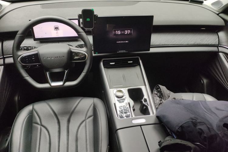 Used Chery Fengyun T9 2025 120 Long-Range Luxury Version 5 Seats Lithium Iron Phosphate Center Console