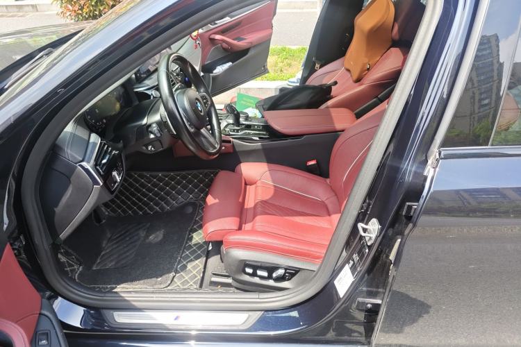 Used BMW 5 Series 2021 Restyled 530Li Luxury Edition M Sport Package Left Front Seat