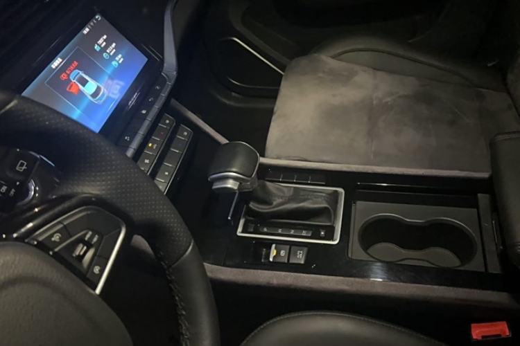 Used Sinotruk VGV U70 2020 1.5T Automatic Smart Luxury 7-Seater