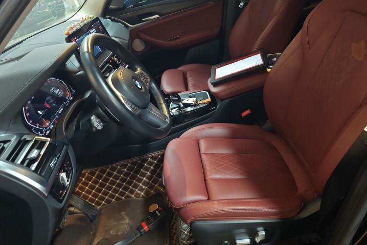 Used BMW X3 2022 Second Facelift xDrive30i Leading Edition M Night Sky Package Left Front Seat