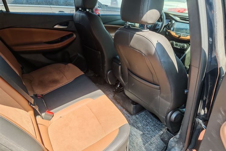 Used Buick Encore GX 2020 20T CVT Two-Wheel Drive Luxury Version Interior 5