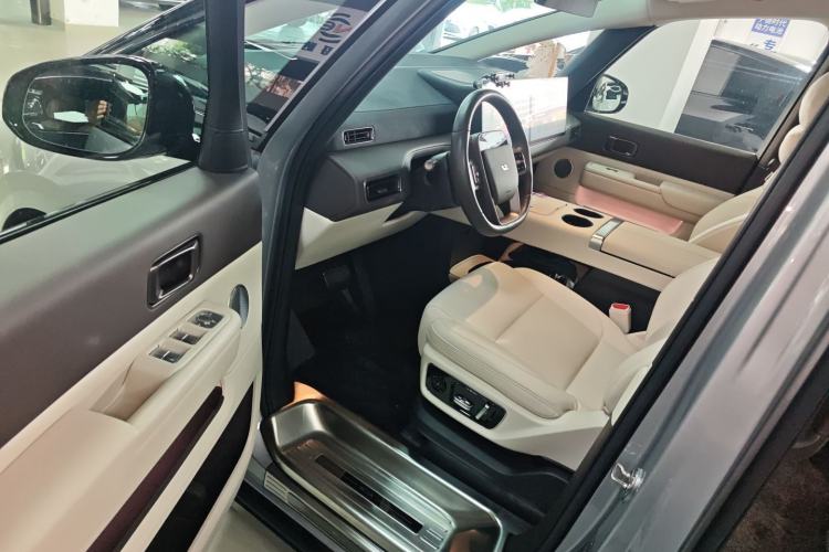 Used Li Auto MEGA 2024 Ultra Model Driver Seat