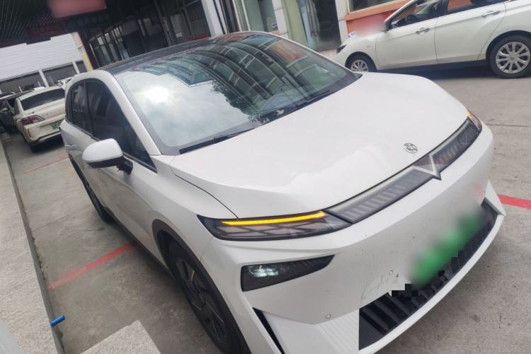 Used Venucia VX6 2023 520 Max Front Right 45 Deg