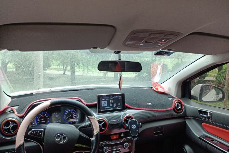 Used BAIC Senova X25 2015 1.5L manual Comfort trim level Headliner