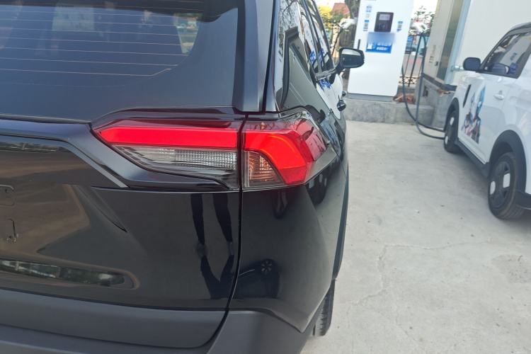 Used Toyota RAV4 2021 Dual-Engine 2.5L E-CVT Four-Wheel Drive Elite PLUS Edition Right Rear Taillight