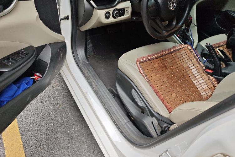 Used Buick GT 2017 18T Dual-Clutch Elite Model Driver Seat