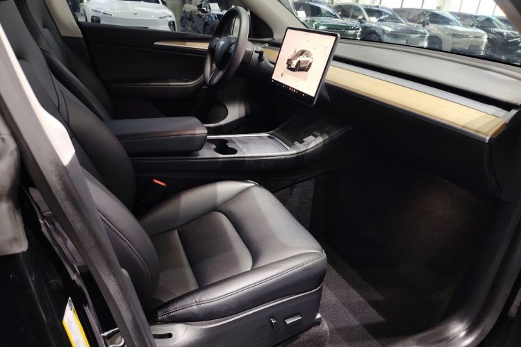 Used Tesla Model Y 2022 Long-Range All-Wheel-Drive Version