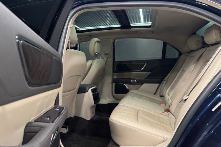 Used Lincoln Continental 2017 2.0T Two-Wheel Drive Deluxe Edition Interior 5