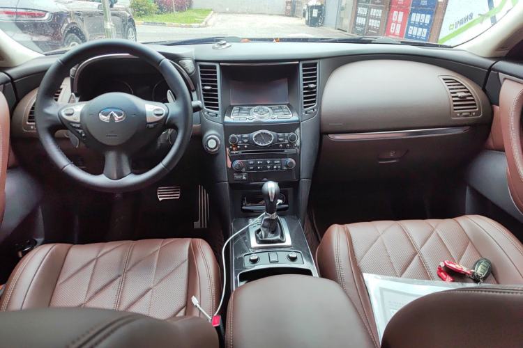 Used Infiniti QX70 2013 3.7L Standard Edition Center Console