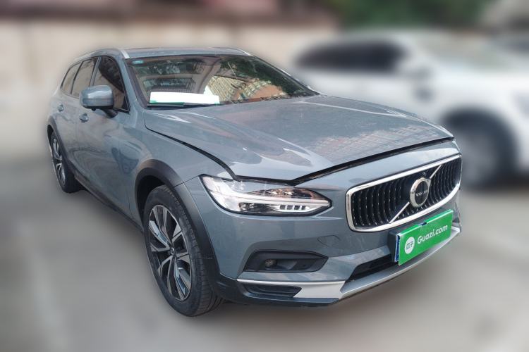 Used Volvo V90 2021 Cross Country B5 AWD Smart Range Edition Front Right 45 Deg