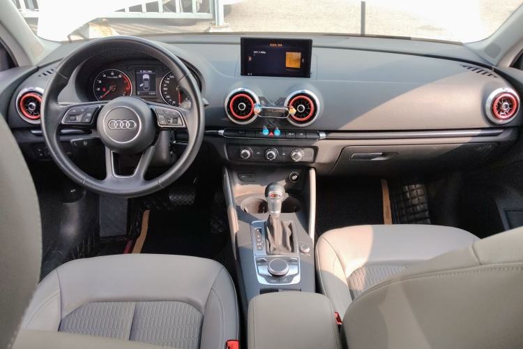 Used Audi A3 2020 Limousine 35 TFSI Fashion Edition China VI Emission Standard Center Console