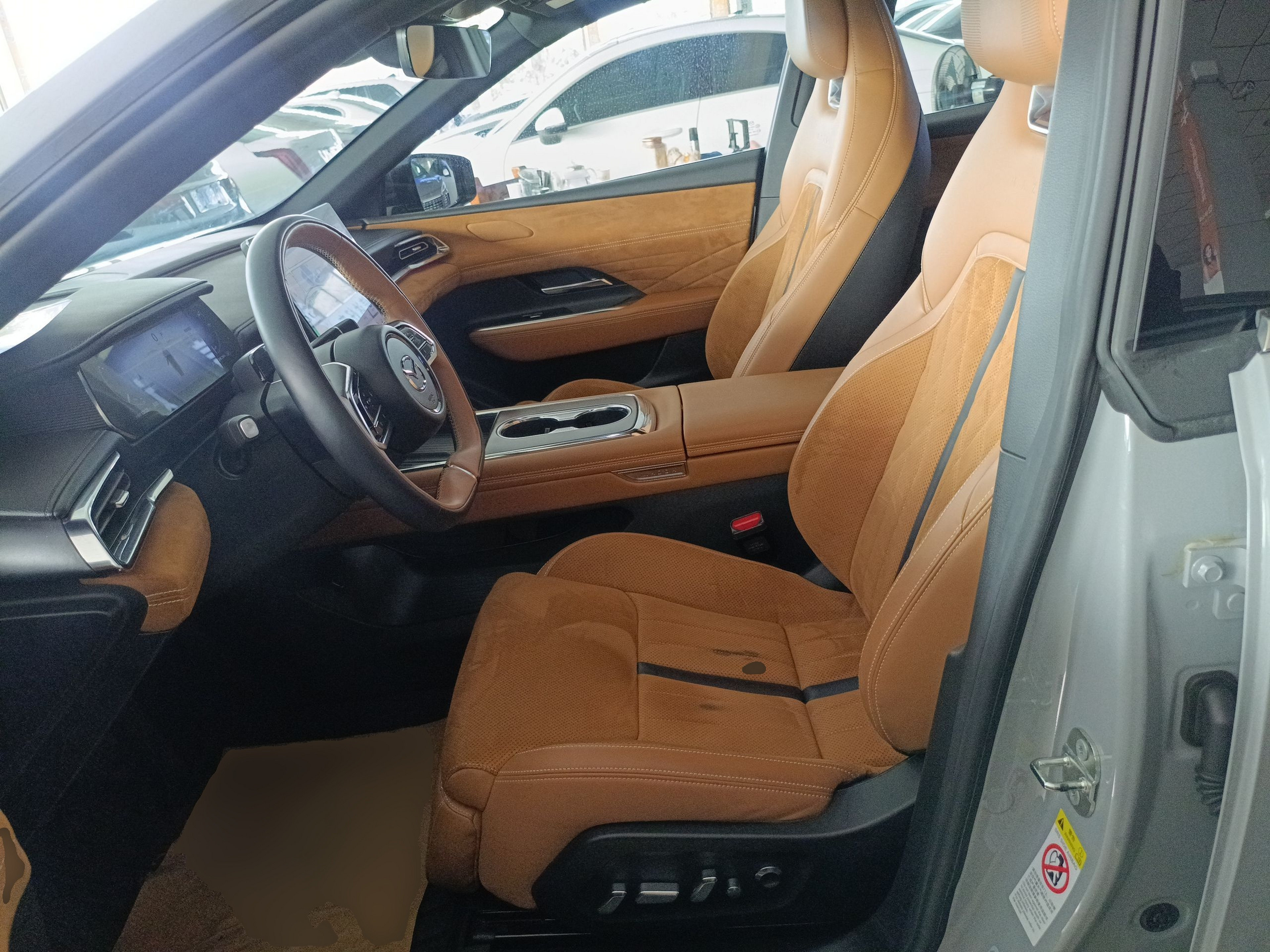 Переднее сиденье в автомобиле