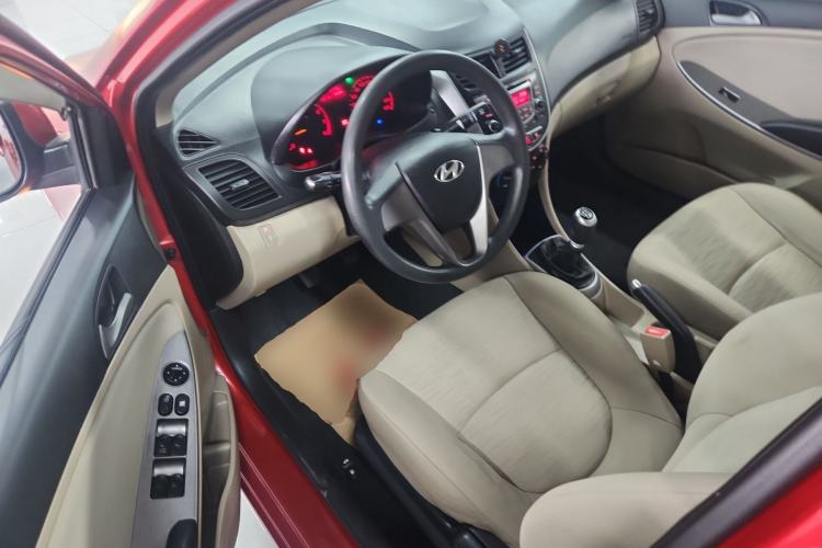 Used Hyundai Verna (older generation) 2016 1.4L Manual Smart GLS Trim Driver Seat