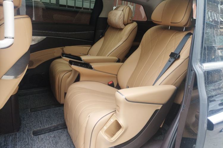 Used Denza D9 2024 DM-i 980 Four-Wheel Drive Prestige Model Left Rear Seat