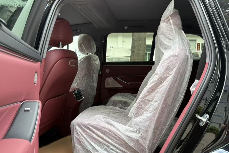 Used Hima AITO M8 2025 Model Pure Electric Ultra Six-Seat Four-Wheel-Drive Version