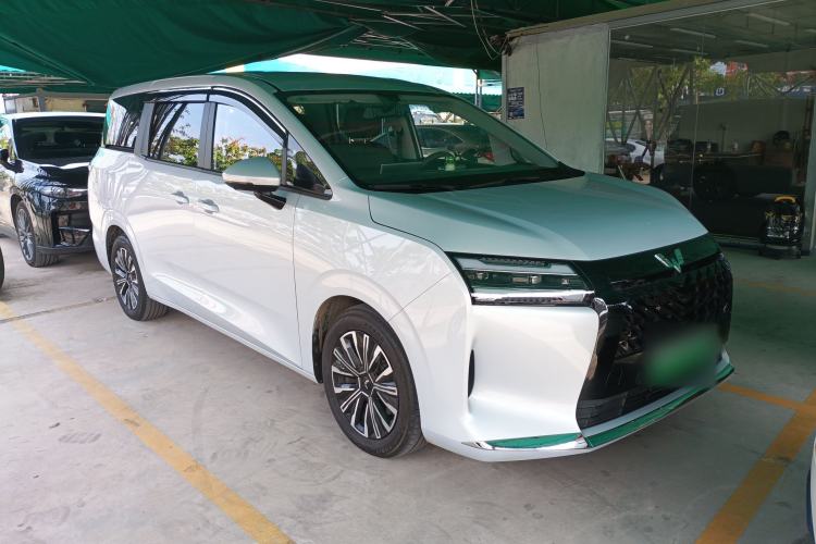 Used Wuling Wuling Starlight 730 2025 Model Plug-in Hybrid 125km Luxury Edition