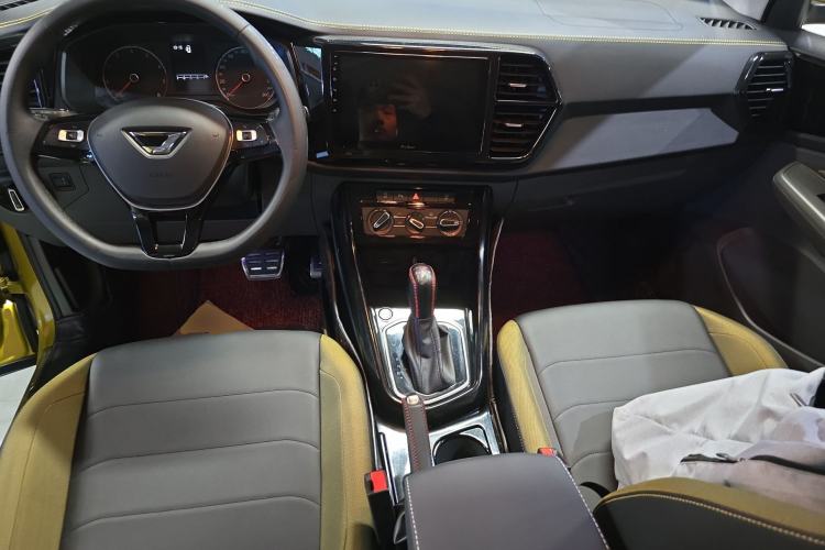 Used Jetta VS5 2019 280TSI Automatic Enjoyment Model Center Console