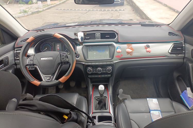 Used Haval H2 2018 Chuanxiang Edition Blue Badge 1.5T Manual Two-Wheel Drive Fashionable Model