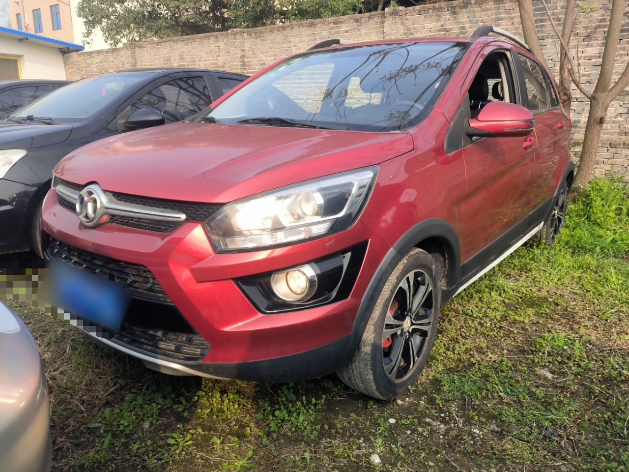 Под передней частью автомобиля